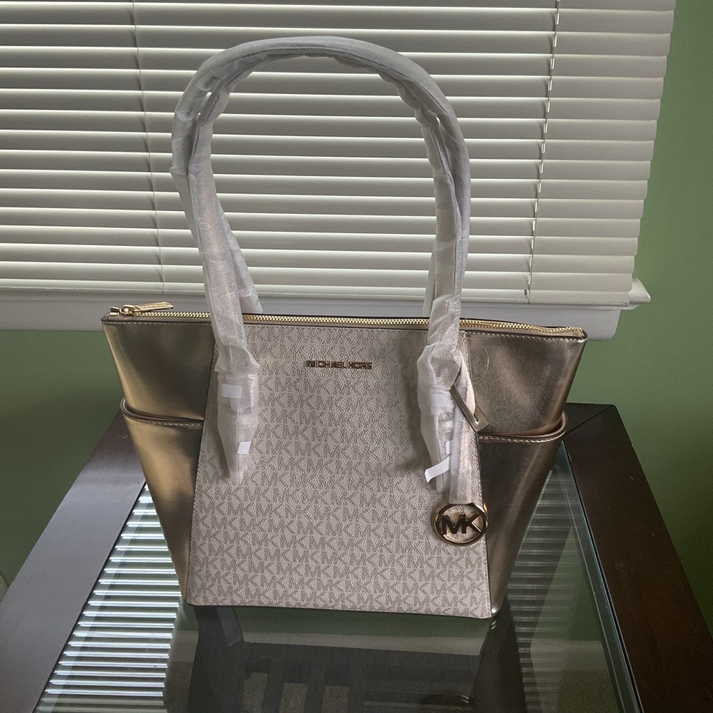 BNWT. Michael Kors Cream and Gold Handbag